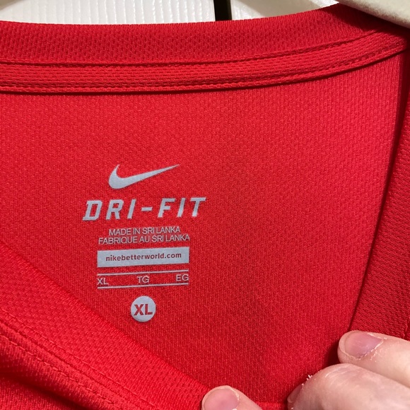 Nike Mens Drifit Red Tee - Picture 2 of 2